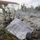  Hubo intentos por calmar la situación de parte de los agentes de la fuerza pública. Los no empadronados reaccionaron violentamente y se sustrajeron al menos dos urnas para quemarlas. 