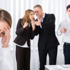  Los compañeros tóxicos arruinan el ambiente laboral de la empresa haciendo que su mala voluntad de trabajar influya en los empleados que sí quieren destacar en sus obligaciones. 