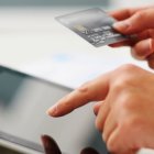  En noviembre de 2017 la Junta de Política y Regulación Monetaria y Financiera anunció la disminución de tarifas para los servicios financieros que se realicen por Internet y telefonía móvil. El objetivo es reducir el uso del papel moneda. 