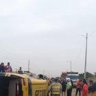  Según el conductor del expreso, un motociclista invadió el carril. 