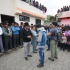  El joven es señalado como el principal sospechoso en la muerte de Maribel Yugsi y su hijo de seis meses de nacido. Los cuerpos de ambos fueron hallados en una acequia de la vía a Río Blanco, cerca de la parroquia de Toacazo. 