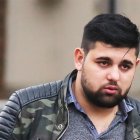  Levi Pislea fue acusado de robarse a Wilma, un schnauzer miniatura, mientras dejaba un paquete de Amazon. 