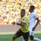  Arroyo, quien ya cumplió con una sanción de seis meses impuesta por la FEF, aseguró el miércoles que no se va a presentar hasta que le paguen algunos valores pendientes con el Ídolo.  