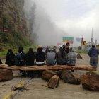  Referencial. El joven habría impedido el paso de un vehículo y este le pasó por encima.  