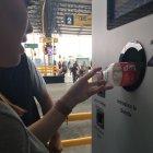  La máquina de metal, instalada en la estación Terminal Río Daule, del sistema de transporte Metrovía, fue dañada la misma tarde en que se instaló. 