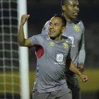  Jugador del Aucas celebra la victoria frente a El Nacional. 