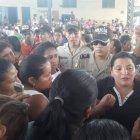  Los uniformados tuvieron que intervenir para poner orden en la sede del colegio Leonidas Plaza. (Martha Torres / Expreso) 