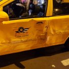  Tras el incidente, el conductor del taxi resultó con un dedo lastimado.  
