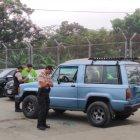  Dos individuos habrían llegado en una motocicleta e ingresaron al área donde parquean los agentes de seguridad carcelaria. 