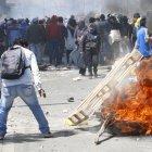  Los alrededores del parque El Arbolito quemaron llantas y madera.  