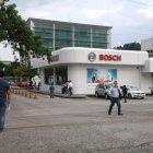  Tras dar aviso al servicio del ECU 911, todos los trabajadores fueron desalojados del inmueble. 