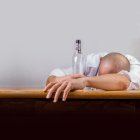  Aunque no lo creas ataca más a las mujeres. Principalmente por  una enzima específica que está virtualmente  ausente en el estómago de las féminas. 