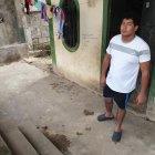  Fernando Briones, hermano de la mujer baleada relató como ocurrieron los hechos. En el piso aún hay marcas de sangre. 