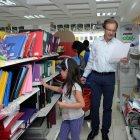  El presidente Lenín Moreno informó mediante un mensaje televisado que las los costos de matrículas y pensiones no subirán. Además que se controlarán los precios de los útiles escolares. 