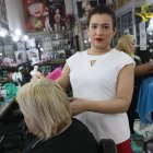  La estilista Noelia Montiel no está de acuerdo que las parejas del mismo sexo adopten niños, pero celebra el matrimonio igualitario.  