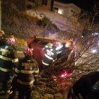  Un vehículo se impactó contra un árbol y se volcó. Dos personas resultaron heridas.  