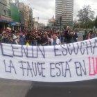  Estudiantes piden que el presidente Lenín Moreno derogue la liberación del subsidio a los combustibles. 