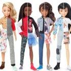  Los juguetes se pueden vestir de mujer u hombre. Tienen un costo de 30 dólares. 