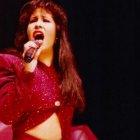  La intérprete de ‘Como una flor’ es apenas una adolescente en la imagen y no se parece en nada a la bella cantante de la década de los 90 que enamoró a sus seguidores. 