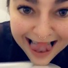  La mujer en realidad se dedica al sexo profesional.  