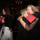  Todo ocurrió durante una reunión navideña. 