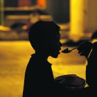  Alrededor de 30 niños viven en el ‘refugio improvisado’.  