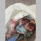  Los ahorros alcanzarón los 10 millones de rupias (unos 700 dólares). 