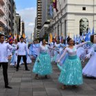  Representaciones con trajes del Guayaquil de antaño y de siempre fueron parte del pregón con el que se dio inicio a las fiestas porteñas. 