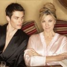  Las mujeres mayores tienen algo que atrae a los jóvenes.  