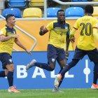  Jugadores de Ecuador celebran su victoria,. 