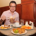  Jungbluth es uno de los presentadores de noticias que más seguidores tiene en redes sociales. 