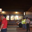  Las personas que se encontraban cerca del sitio donde ocurrió el problema escucharon los gritos y dieron aviso a la policía. Los uniformados al llegar a la habitación de donde procedía el escandalo hallaron al herido en un colchón sangrando. 