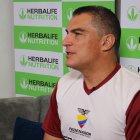  El golero, que hasta el Mundial de Brasil 2014 tenía el récord de ser el jugador con más años y tener 3 Mundiales (94, 98, 2014), viene a dar charlas motivacionales de fútbol. 