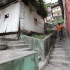  En el sector intervenido con el mural, los habitantes reclaman mejorar otras escaleras, colocar luminarias, pintar tramos del cemento y revivir las jardineras. 