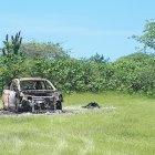  Los escombros del carro incinerado se los encontró en las afueras del pueblo en un área de gran vegetación. 