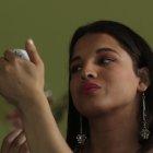  Adriana se considera una chica intersexual. Tiene 22 años y es activista LGBTI.  