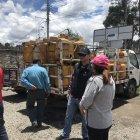  En los mercados son pocos los productos de primera necesidad que hallan expuestos al público. 