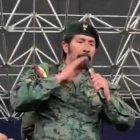  Se presume que este es el hombre que usa uniforme de militar para alterar el orden público. 