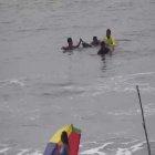  En el balneario Las Palmas, en Esmeraldas, una pareja estuvo a punto de ahogarse. 