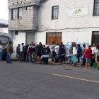  Habitantes del sector se abastecen de agua con tanqueros.  