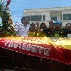  Familiares protestaron frente a la casa de salud.  
