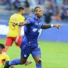  Jugador de Emelec celebra una anotación.  