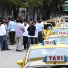  Los taxistas han solicitado en reiteradas ocasiones controles a lo que califican como “competencia desleal”: Uber y Cabify. 
