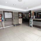  Las instalaciones hoteleras lucen  vacías, pese a ser feriado.  