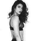  Con su perfil de Instagram, donde acumula 127.000 seguidores, como única tarjeta de presentación, la modelo iraní sigue luchando por conseguir su sueño.  