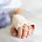  Una pequeña y sus padres se intoxicaron.  