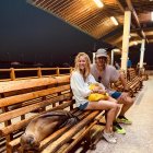  El futbolista español estuvo de visita en las islas. Se emocionó por compartir con los animales del lugar. 
