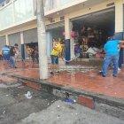  La emergencia ocurrió en una bodega ubicada en las calles Luzarraga y Chile, en el centro de Guayaquil. 