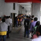  Jóvenes solicitando empleo en Guayaquil. 17 de enero de 2017. (Christian Vásconez / Extra) 