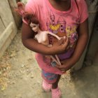  Marcela sostenía su muñeca favorita mientras su abuela narraba la ‘pesadilla’ que vivió el pasado viernes. 